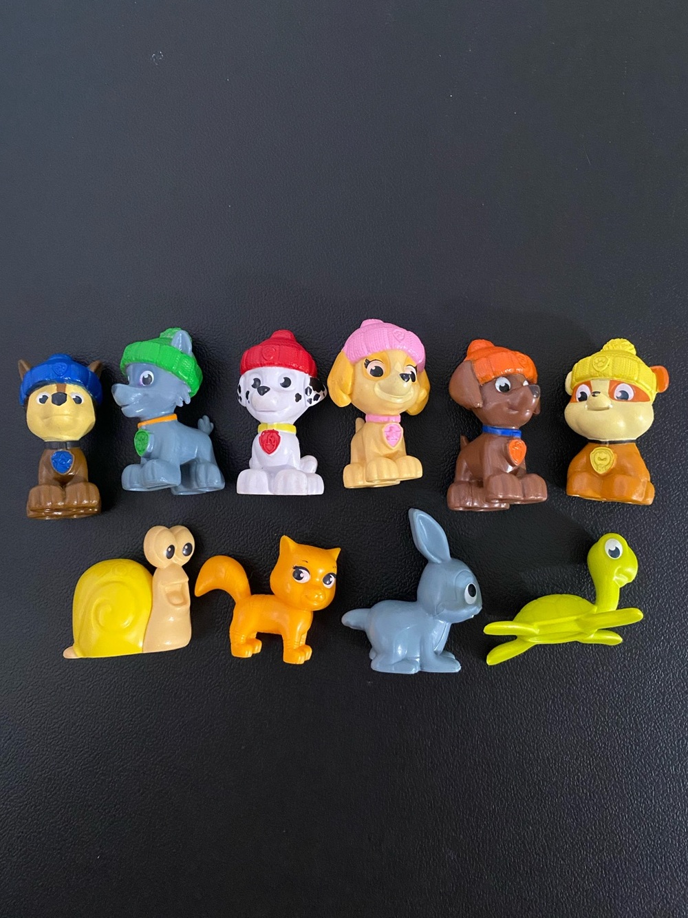 Paw Patrol 6 Snow Rescue Mini Figures & 4 Animal Friends